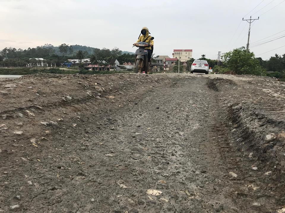 nghe an quoc lo 48e nat nhu tuong bay nguoi di duong