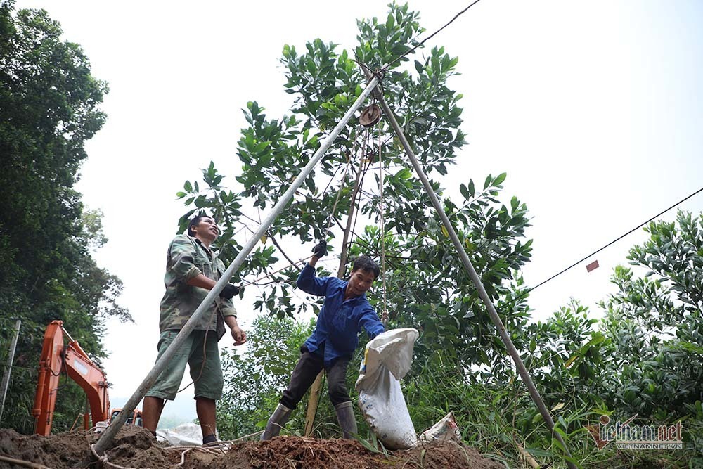 mui khung khiep o doi mong noi xa thai xuong nha may nuoc song da