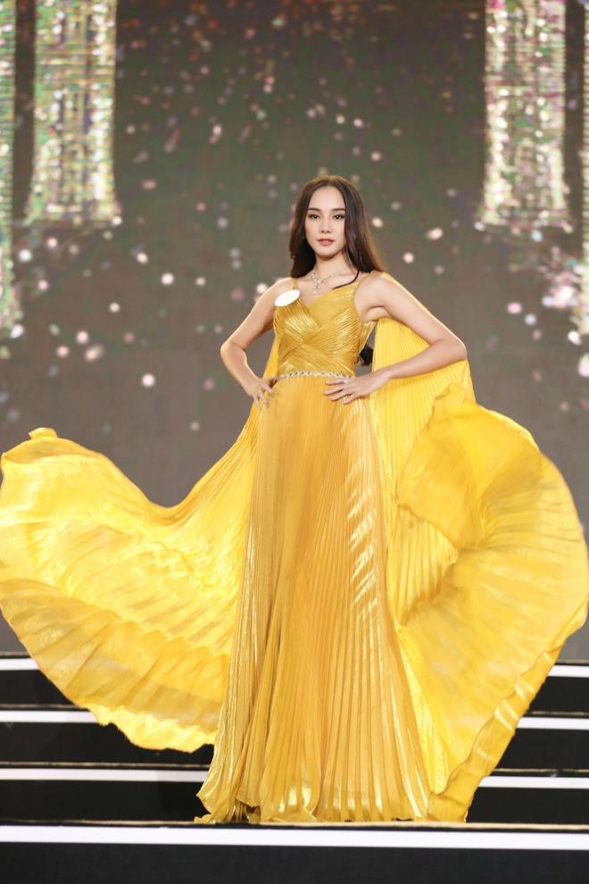 Thí sinh \'Hoa hậu Việt Nam 2020\' lộng lẫy với trang phục dạ hội - 1