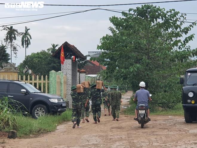 Thứ trưởng Quốc phòng: Trực thăng trinh sát, mang hàng cứu trợ vào Rào Trăng 3 - 2