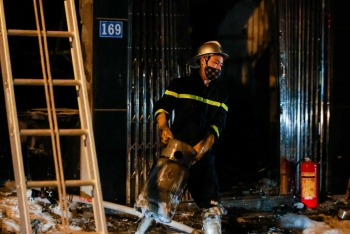 Cháy cơ sở kinh doanh ga ở Hà Nội, 5 người bị mắc kẹt bên trong