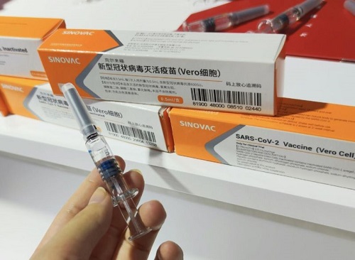 Người dân Trung Quốc 'rồng rắn' xếp hàng tiêm thử vaccine COVID-19 - Ảnh 2