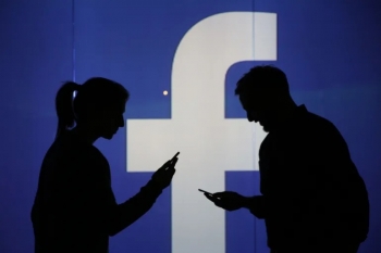 Facebook bị tố độc hại với người dùng trẻ tuổi