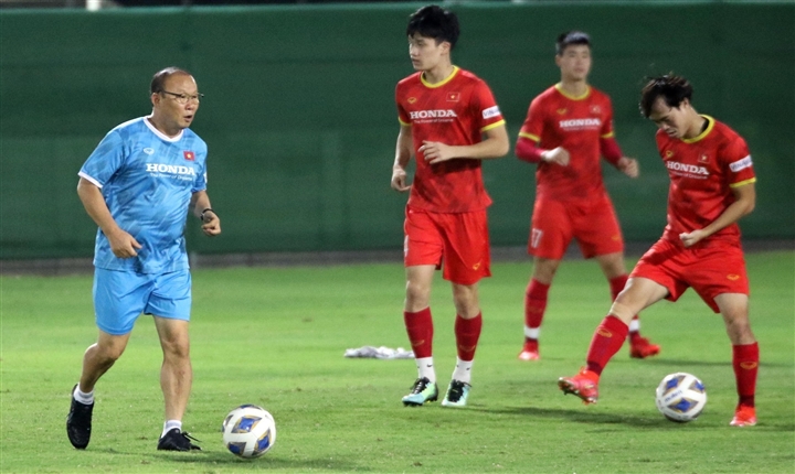 HLV Park Hang Seo phủ nhận chê 'cầu thủ Trung  Quốc chỉ trụ được 30 phút' - 2