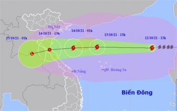 Bão số 8 giật cấp 13, hướng vào Thanh Hóa - Quảng Bình