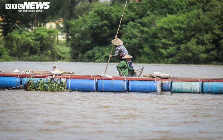 Ảnh: Người dân Hà Tĩnh chằng néo nhà cửa, tàu thuyền chống bão Kompasu - 3