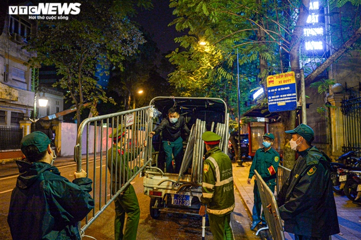 Bệnh viện Việt Đức dỡ phong tỏa, nhân viên y tế vui mừng trở về đoàn tụ gia đình - 5
