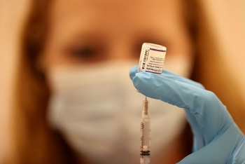Mỹ sẽ tiêm trộn mũi vaccine tăng cường