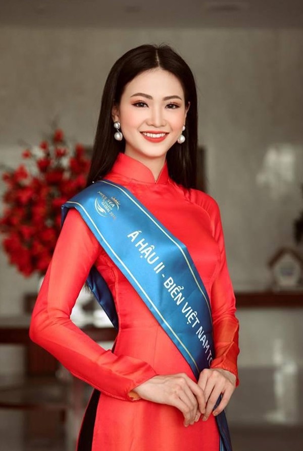 bien doi nhan sac cua hoa hau trai dat phuong khanh