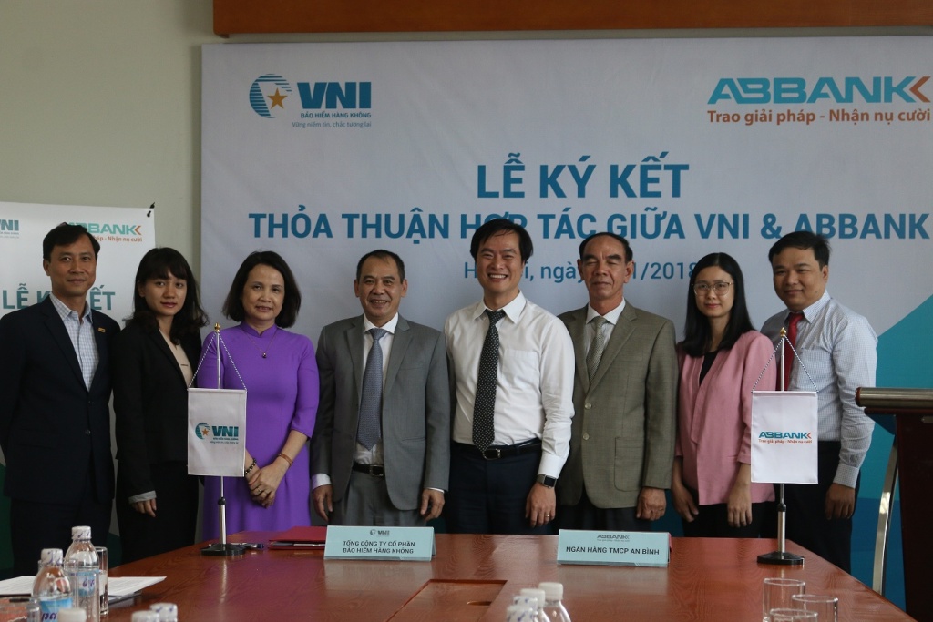 nang cao thoa thuan hop tac giua abbank va vni