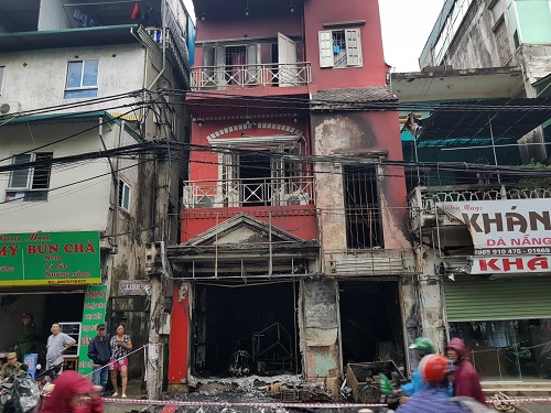 hai nguoi bi bong nang sau tieng no lon o quan ca phe ha noi