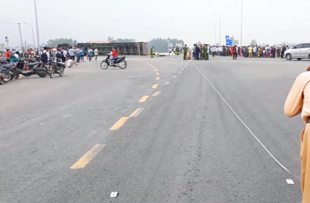 container de trung 2 nguoi di xe may xac dinh danh tinh nan nhan