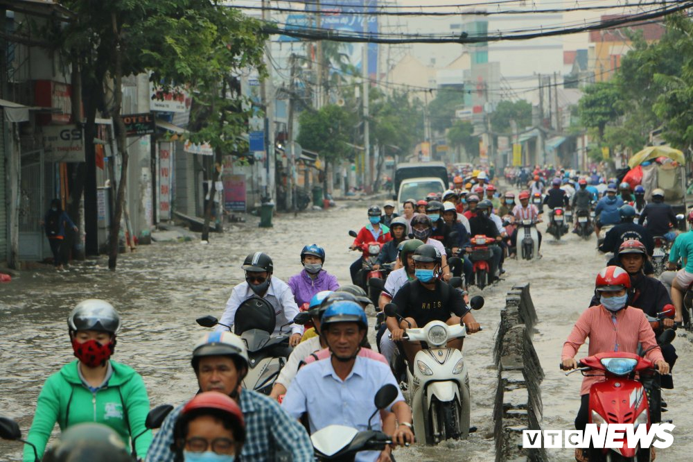 dan gong minh vuot bay tu than tren con duong dau kho bac nhat tphcm