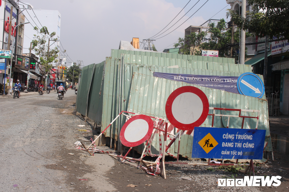 dan gong minh vuot bay tu than tren con duong dau kho bac nhat tphcm