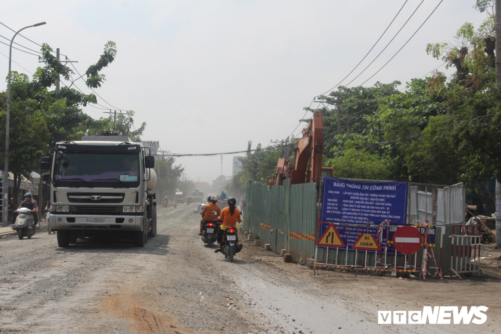 dan gong minh vuot bay tu than tren con duong dau kho bac nhat tphcm