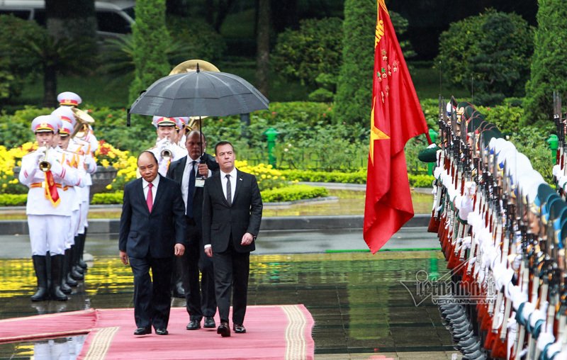 hinh anh le don chinh thuc thu tuong medvedev tham viet nam