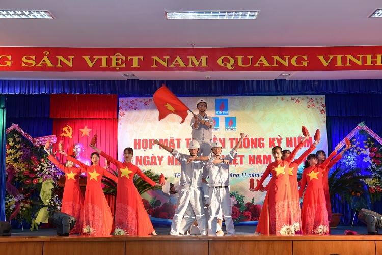 pvmtc va pvu to chuc hop mat truyen thong ky niem ngay nha giao viet nam 20 11