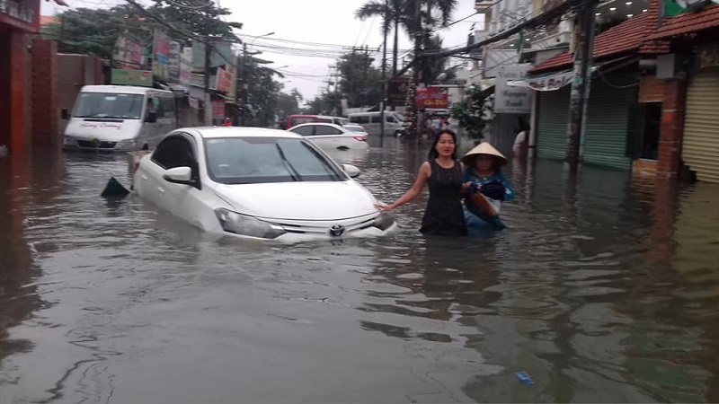 nuoc ngap ket xe nghiem trong khap sai gon trong sang dau tuan