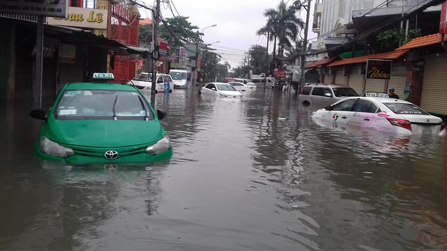 nuoc ngap ket xe nghiem trong khap sai gon trong sang dau tuan