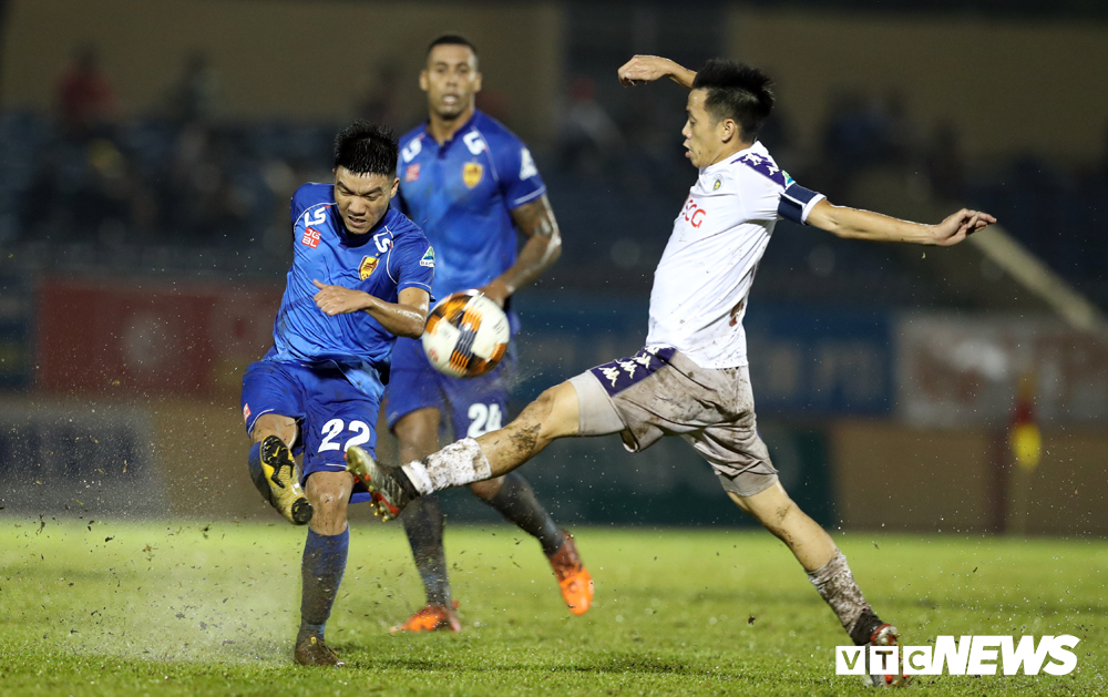 dung hinh man an mung bay nguoi tren khong hiem thay cua van quyet