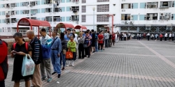 Hàng triệu người Hong Kong đi bỏ phiếu bầu hội đồng địa phương