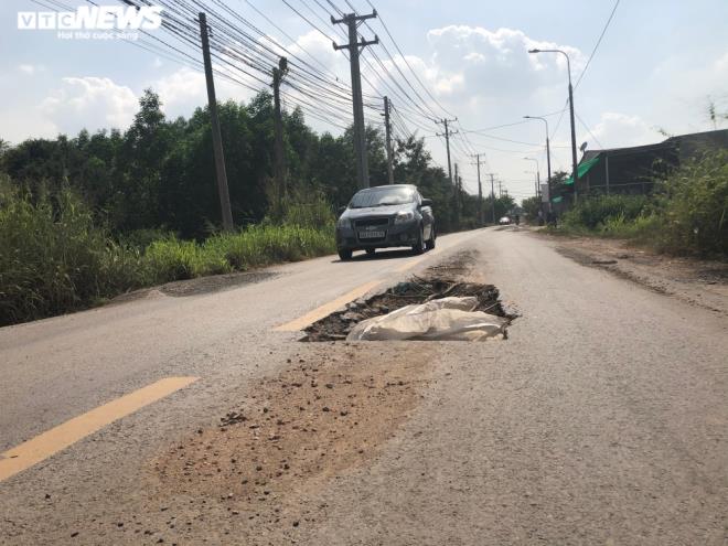 Ảnh: Con đường chỉ dài 2km nhưng có gần 100 'hố tử thần' ở Đồng Nai - 4