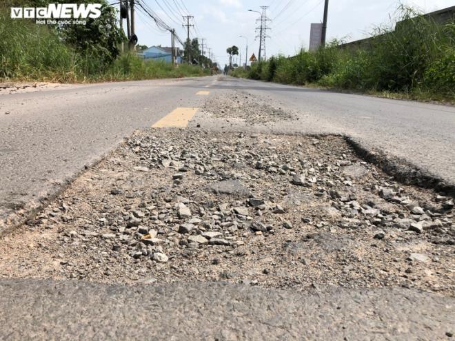 Ảnh: Con đường chỉ dài 2km nhưng có gần 100 'hố tử thần' ở Đồng Nai - 6