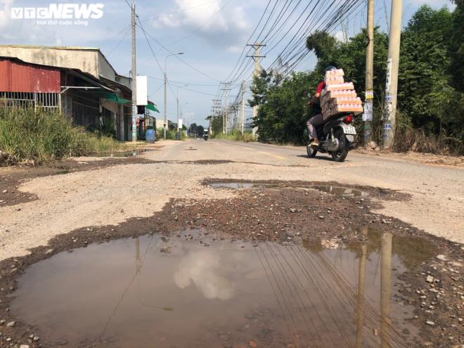 Ảnh: Con đường chỉ dài 2km nhưng có gần 100 'hố tử thần' ở Đồng Nai - 7
