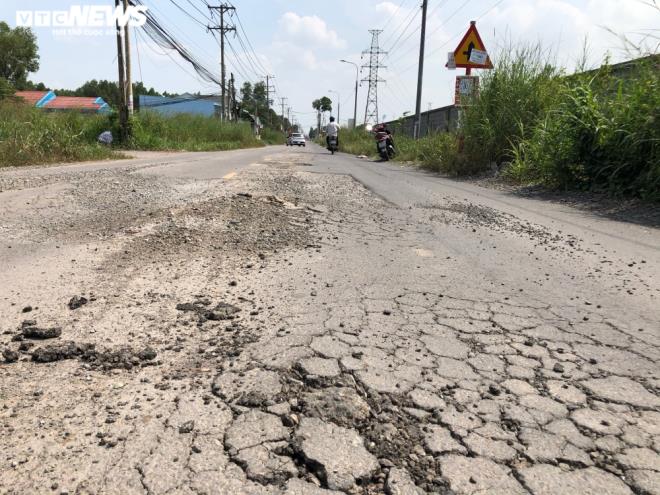Ảnh: Con đường chỉ dài 2km nhưng có gần 100 'hố tử thần' ở Đồng Nai - 8