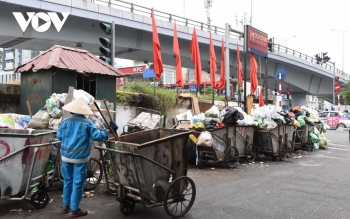 Hà Nội: Rác ùn ứ do chậm lương công nhân đã được giải tỏa