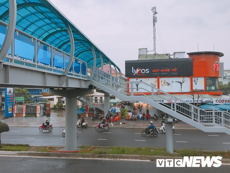 Ảnh: Cầu vượt đi bộ đầu tiên ở Đà Nẵng anh cau vuot di bo dau tien o da nang