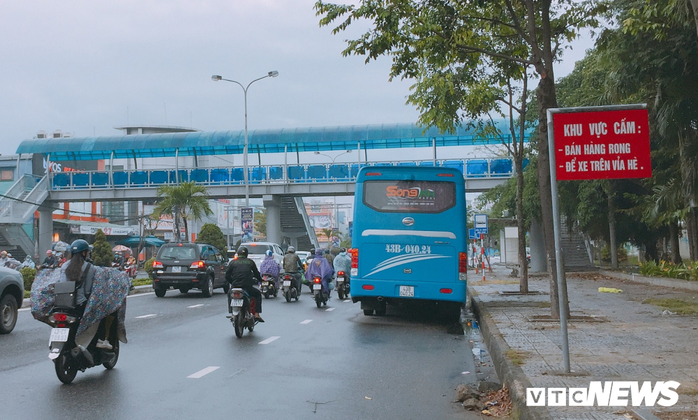 Ảnh: Cầu vượt đi bộ đầu tiên ở Đà Nẵng anh cau vuot di bo dau tien o da nang