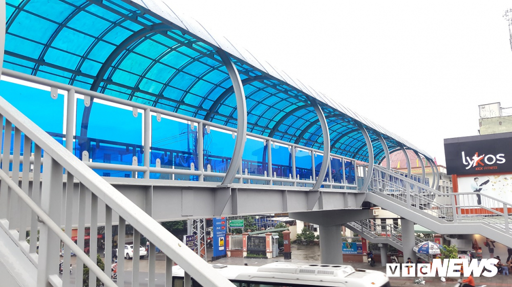 Ảnh: Cầu vượt đi bộ đầu tiên ở Đà Nẵng anh cau vuot di bo dau tien o da nang
