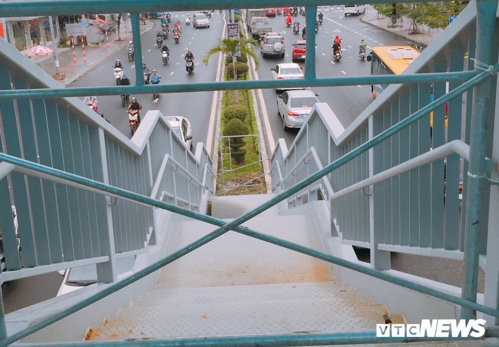 Ảnh: Cầu vượt đi bộ đầu tiên ở Đà Nẵng anh cau vuot di bo dau tien o da nang