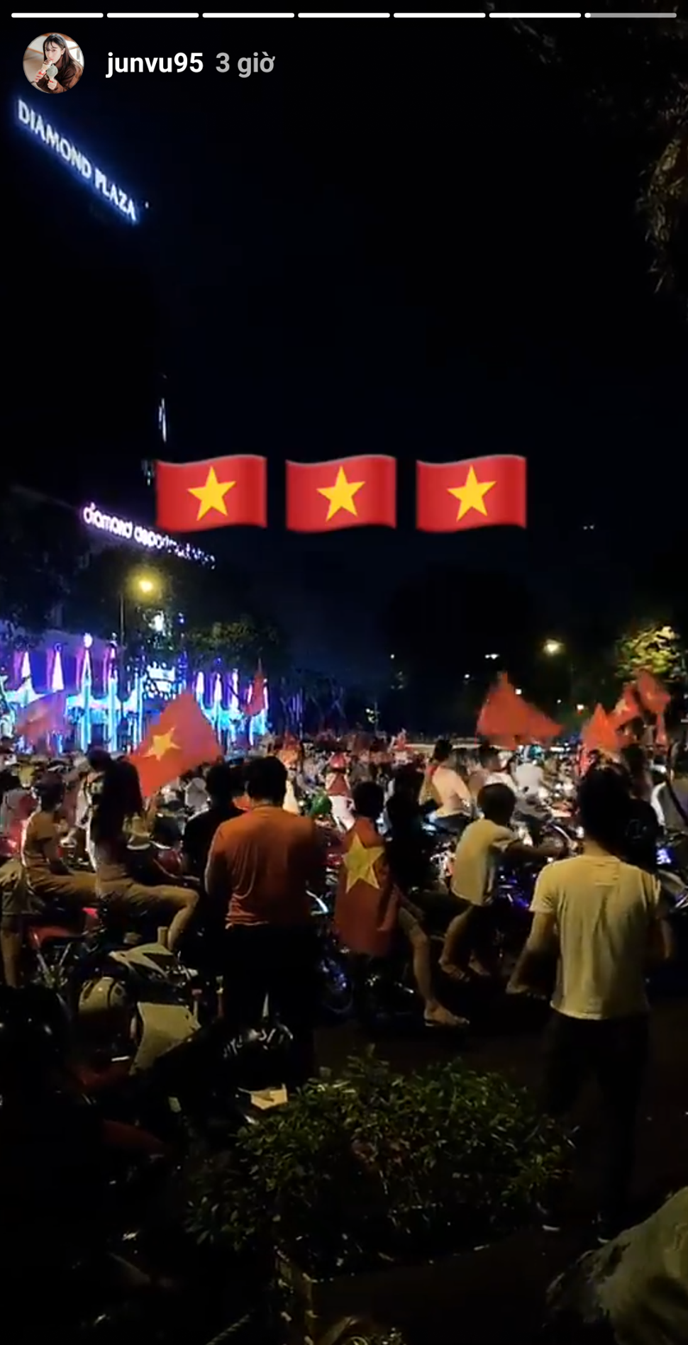 dong nhi bich phuong lay loi an mung le thien hieu sang tac ngay ca khuc danh tang doi tuyen viet nam