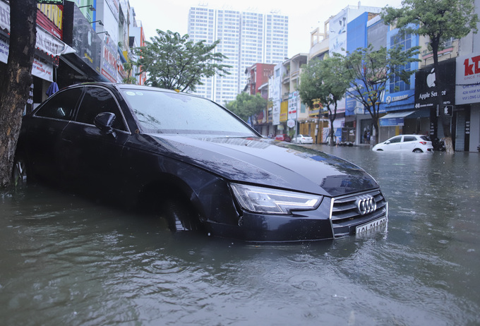 duong pho da nang bien thanh song sau mua lon