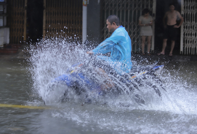 duong pho da nang bien thanh song sau mua lon