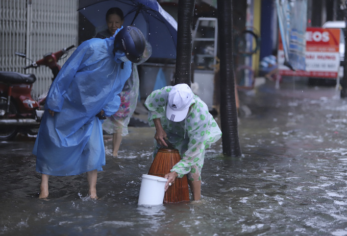 duong pho da nang bien thanh song sau mua lon