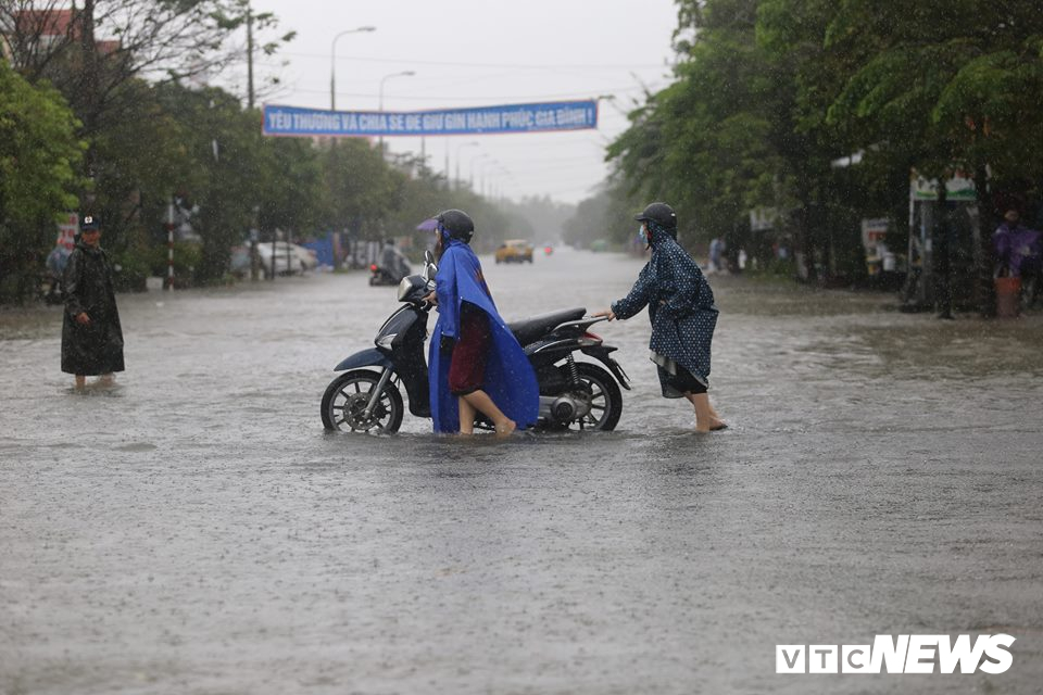 dan quang ngai trang dem don do chay lu