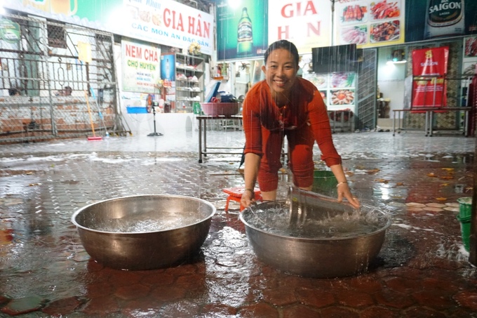 nhieu duong o tp quang ngai ngap trong dem do mua lon