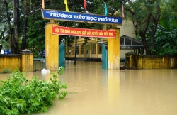 Lũ rút chậm, nhiều nơi ở Quảng Ngãi vẫn mênh mông nước