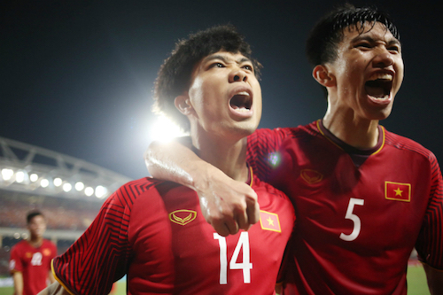 me cua cong phuong vo beo dan ga de chieu dai con trai sau aff cup