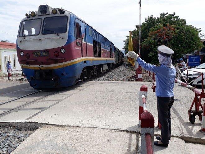 Thoi thóp vì COVID-19, lối đi nào cho ngành đường sắt Việt Nam? - 1