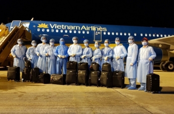 Xem xét sa thải tiếp viên hàng không làm lây Covid-19 ra cộng đồng