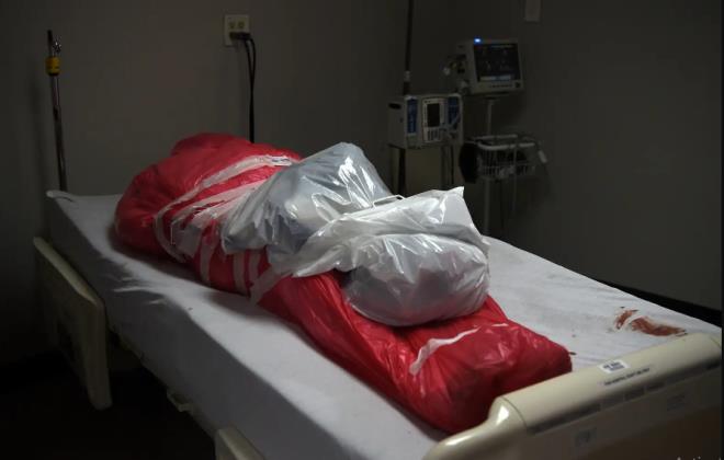 Ảnh bé trai Việt Nam đeo tấm chắn giọt bắn lọt top ảnh quyền lực nhất năm 2020 - 9