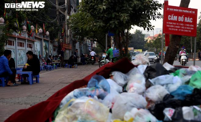 Công nhân vệ sinh môi trường đình công, Hà Nội lại ngập ngụa trong rác thải - 2