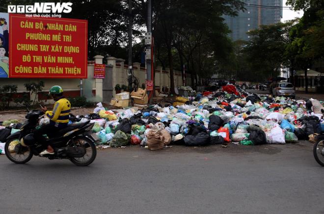 Công nhân vệ sinh môi trường đình công, Hà Nội lại ngập ngụa trong rác thải - 5
