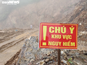 Hơn một năm sau sạt lở, nhiều con đường vùng cao Quảng Nam vẫn ngổn ngang đất đá