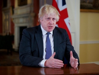 Thủ tướng Johnson cảnh báo "làn sóng thủy triều" chủng Omicron ở Anh