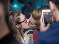 chang trai co ban gai 2 nam van len truyen hinh kiem nguoi yeu